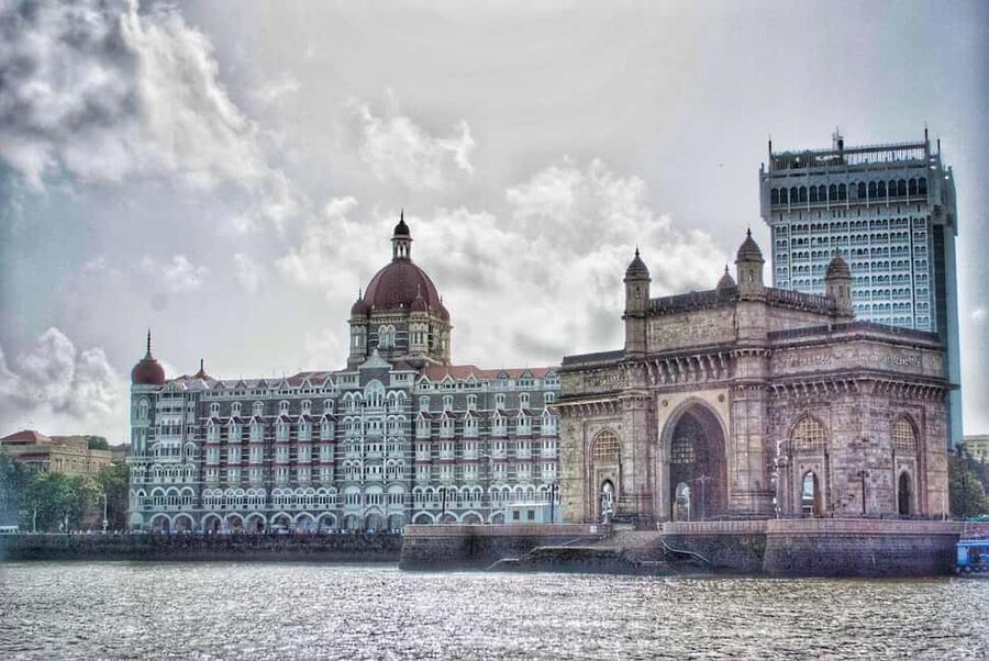 Mumbai: Exclusive Full-Day City Tour with Optional Caves - Passing the British-era landmarks and walking Oval Maidan