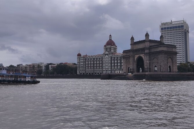 Mumbai Full-Day Sightseeing & Elephanta Caves Tour - Gateway of India: The Harbour Icon in Context