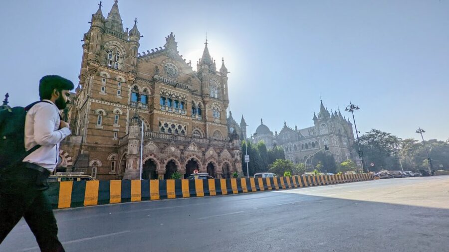 Mumbai: Full-Day Sightseeing Tour of Mumbai - Oval Maidan, Rajabai, and the Asiatic Society: big-city scale with a pause