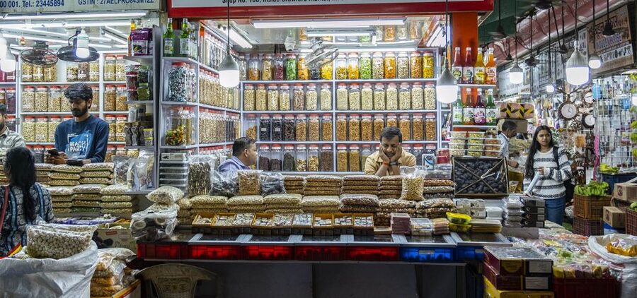 Mumbai: Local Markets & Temples Tour - Crawford Market: wholesale fruit, veg, and meat in full view