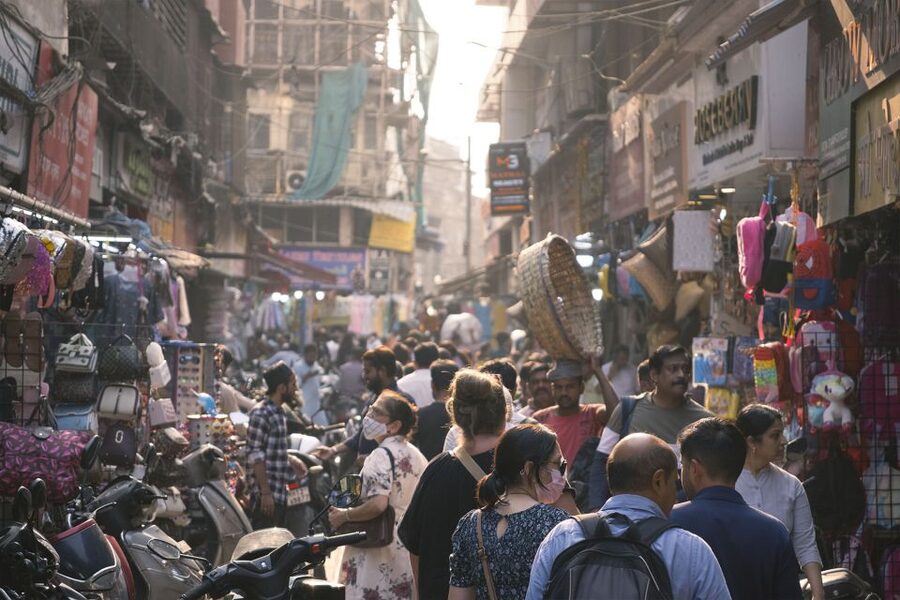 Mumbai: Local Markets & Temples Tour - A quick break at a local restaurant stop