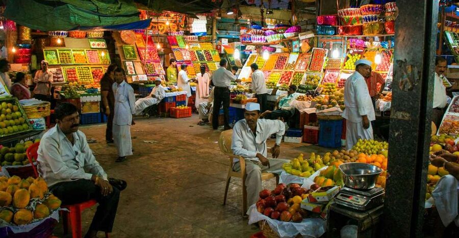 Mumbai: Local Markets & Temples Tour - Regal Cinema to the markets: why the cab ride matters