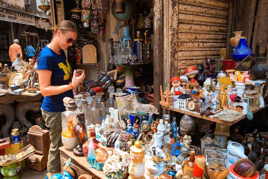 Mumbai: Local Transport & Dabbawallah Tour - Mumbai Commutes First, Tourist Sights Later