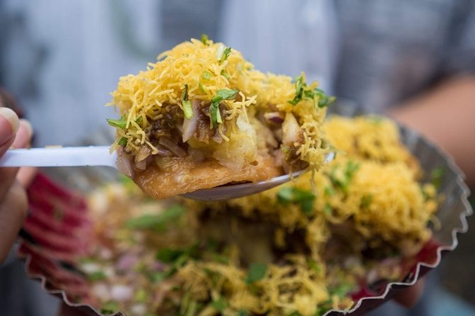 Mumbai Local with Street Food Tour in Private Vehicle - ISKCON Chowpatty temple and Hanging Gardens: a calmer turn after the snacks