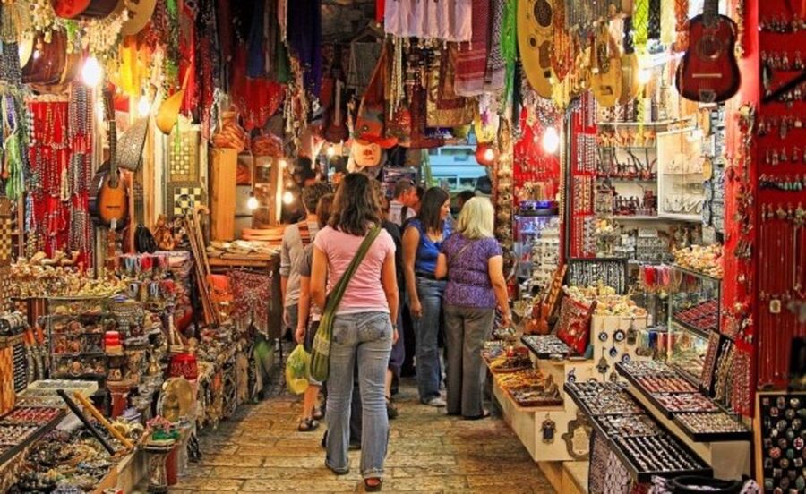 Mumbai: Magical Markets Tour - A 2-hour loop through Mumbai’s oldest market lanes