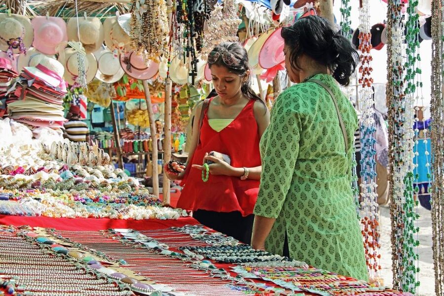Mumbai: Magical Markets Tour - Bhuleshwar Market: produce, pooja supplies, and imitation jewelry