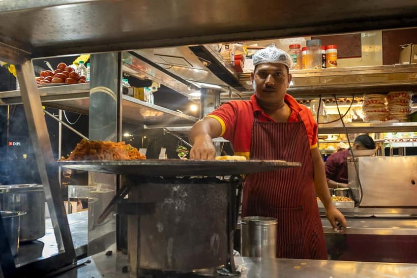 Mumbai Market and Temple Tour With Cow Shelter Visit - Meeting outside CST: what to know before you step onto the route