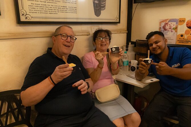 Mumbai Market and Temple Tour With Local Street Food - Khau Gali Food Lane: Where the Menu Gets Serious
