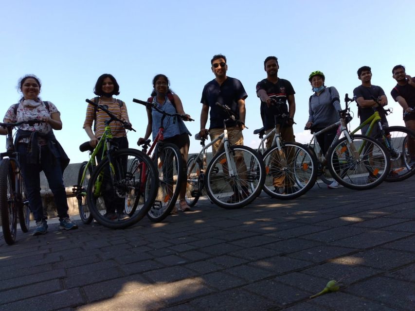 Mumbai: Morning Bicycle Tour - Marine Drive ride: sea breeze, then breakfast along the promenade
