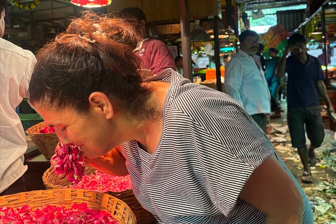 Mumbai Morning Market Tour of Flowers, Fish, and More - Sassoon Dock fish market: smells, photos, and shoe rules