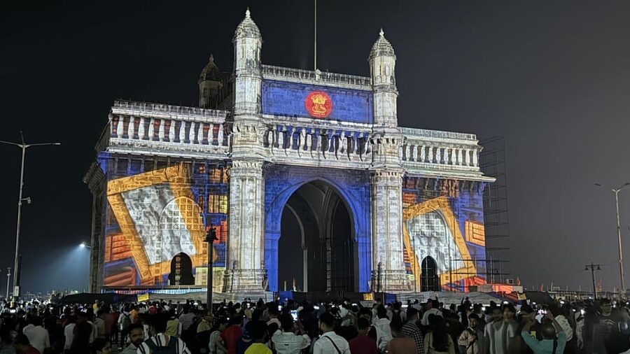 Mumbai Night Lights & Iconic Sights Tour - Bombay Stock Exchange to Colonial Towers: What Changes After Dark