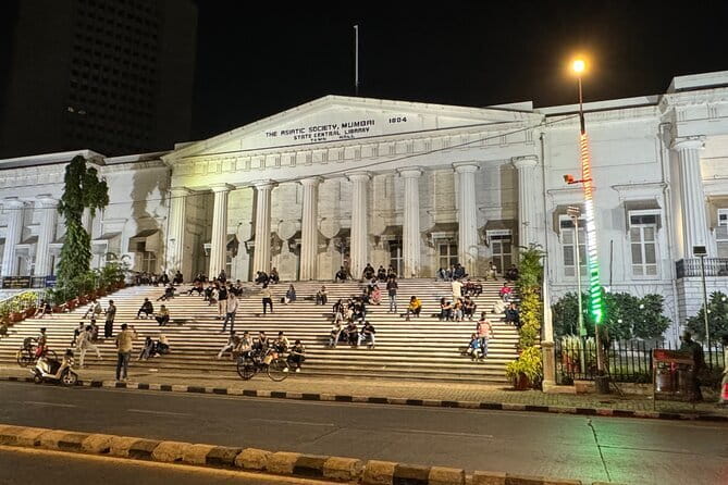 Mumbai Night Tour: Queen’s Necklace, Skyline & Heritage Lights - Gateway of India after dark: the lights you came for
