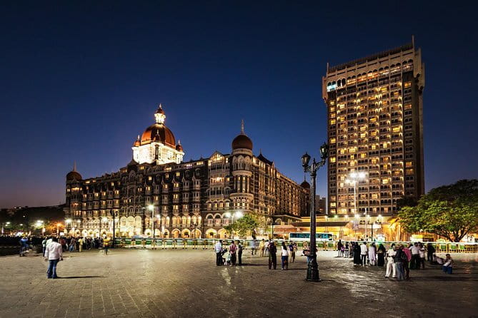 Mumbai Night Tour: Queen’s Necklace, Skyline & Heritage Lights - High Court, Rajabai Clock Tower, and University of Mumbai details