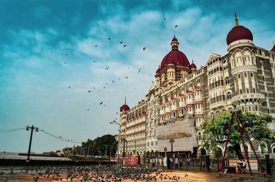 Mumbai: Private 2-Day City and Elephanta Island Tour - Getting oriented: Churchgate, lunch boxes, and the city’s daily engine