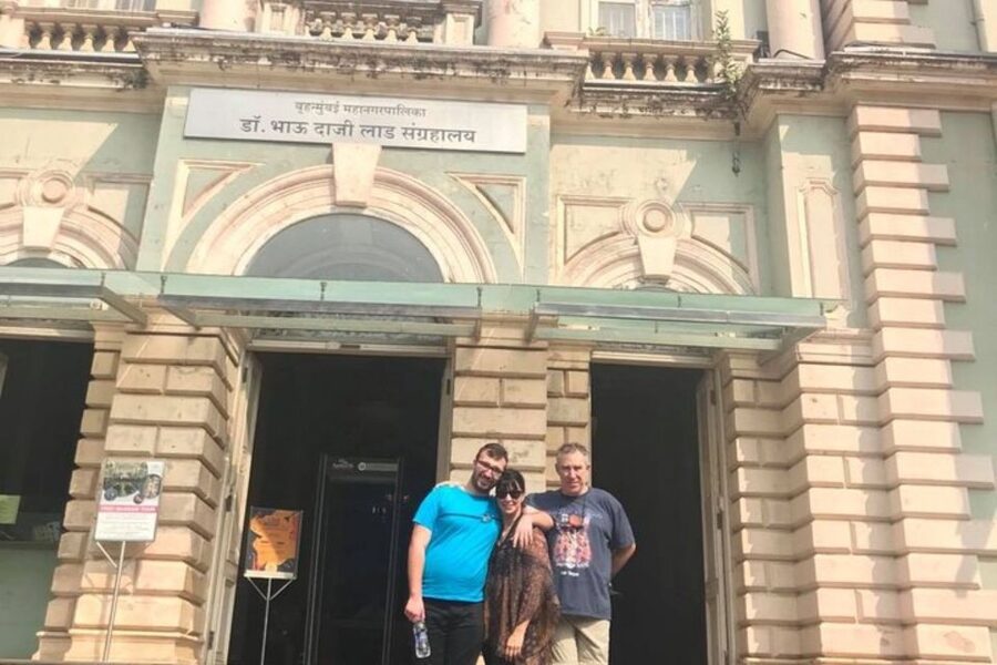 Mumbai: Private custom tour with a local guide - Walking Mumbai with monument exteriors and optional museum stops