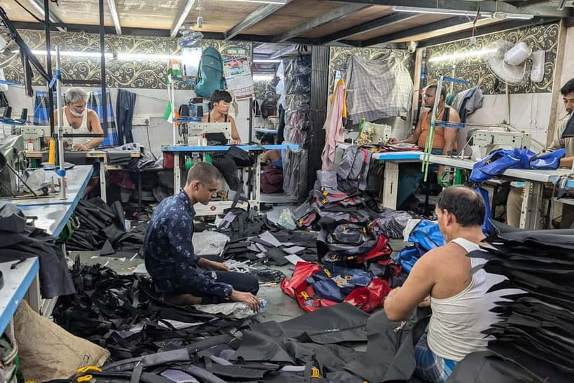 Mumbai: Private Dhobi Ghat Laundry & Slum Tour with Pickup - The Industries of Dharavi: Plastic, Leather, Garments, Metal