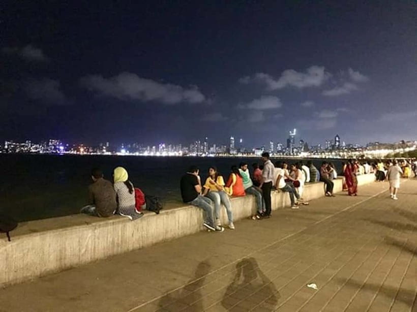 Mumbai: Private Night Sightseeing Tour with Pickup & Drop - Stations, skyline angles, and how to get better photos from a car