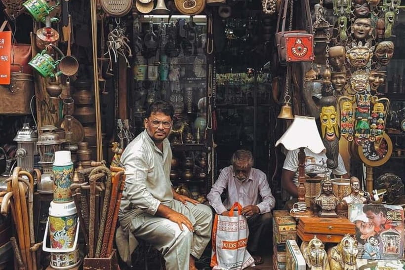 Mumbai: Private Slum and Sightseeing Full-day tour - Chhatrapati Shivaji Maharaj Terminus: A Train Station With Presence