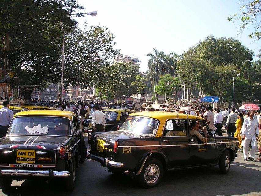 Mumbai: Private Walking Tour with a Local - The walking style: photos, scenic pauses, and a paced conversation