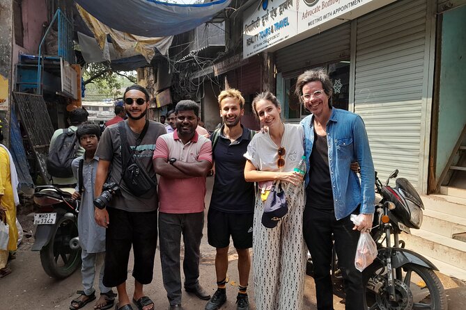 Mumbai Slum Tour –An insight of Dharavi Slum with Local Guide - Narrow lanes, temples, and mosques: community life in the same space