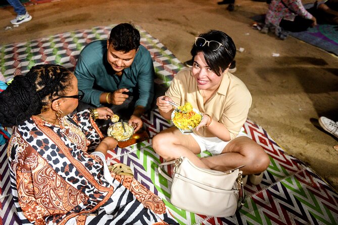 Mumbai Street Food & Bazaar Tour with Local Transport - Girgaon Chowpatty: beach views paired with classic street snacks