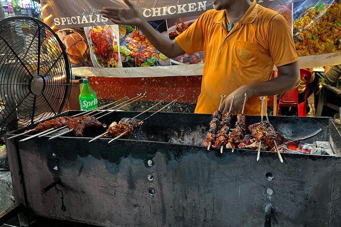 Mumbai Street Food & Bazaar Tour with Local Transport - Minara Masjid street-food stop: religion, daily life, and ordering with a plan