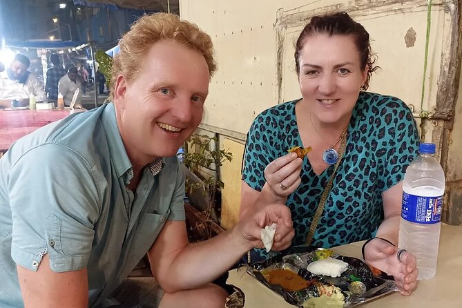 Mumbai Street Food & Bazaar Tour with Local Transport - Bhuleshwar Bazaar: textiles, spices, and a market lane that slows you down