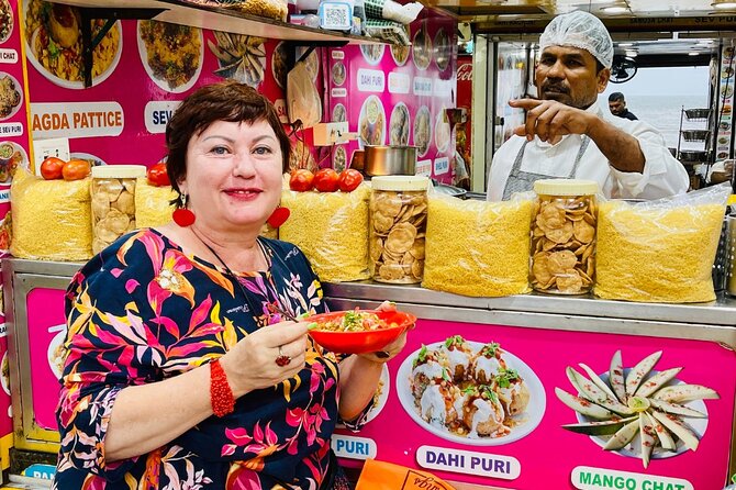 Mumbai Street Food & Beach Tour with 10+ Tastings - Juhu Chowpatty Street Food Starts the Right Way