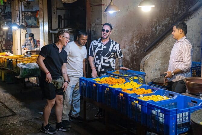 Mumbai Street Food & Temple Tour: Hidden Markets & Night Bazaar - Taj Ice Cream: The 1887 Institution That Feels Like Family Tradition