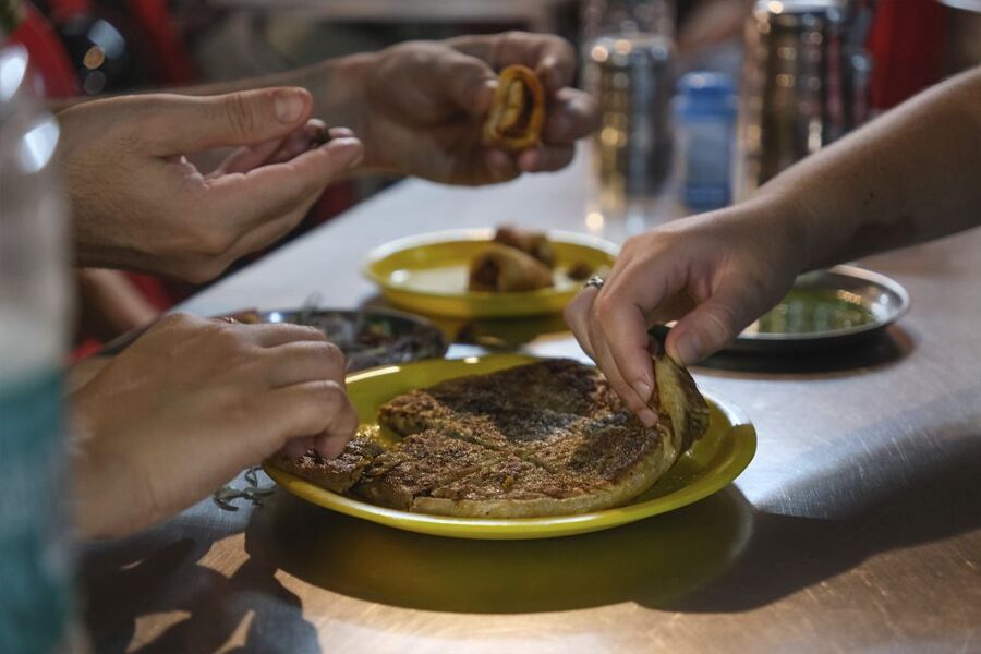 Mumbai: Street Food Tour - Mohammed Ali Road for chicken tikka and baida roti
