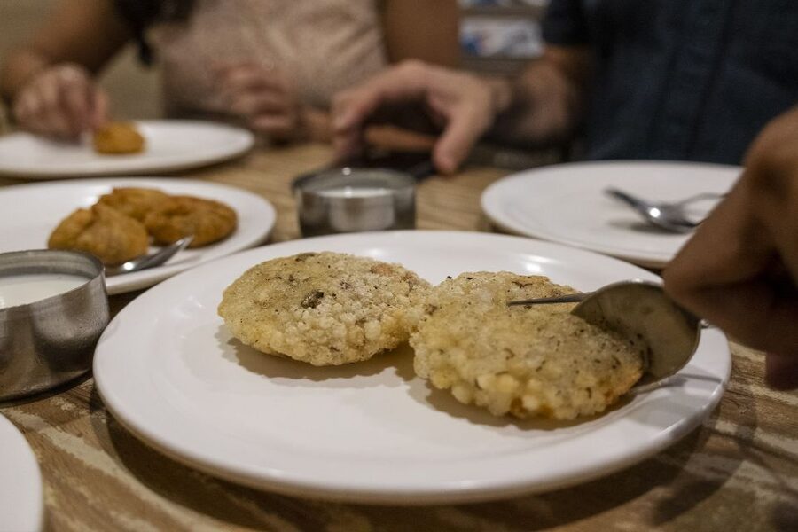 Mumbai: Street Food Tour - The 16 dishes: pacing, spice level, and how not to get stuffed too early