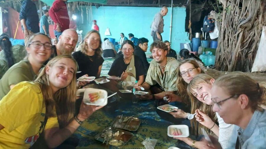 Mumbai Street Food Tour with Evening Bazaar Walk - Key highlights you’ll feel right away