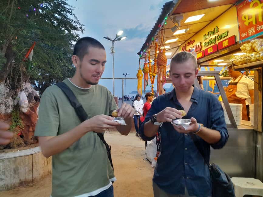 Mumbai Street Food Tour with Evening Bazaar Walk - Chowpatty sunset: where Mumbai snacks begin