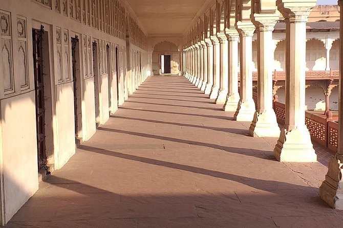 Mumbai to Agra Taj Mahal Day Trip with Return Flights and Lunch - Lunch at Golden Street Restaurant: plan for what’s actually covered