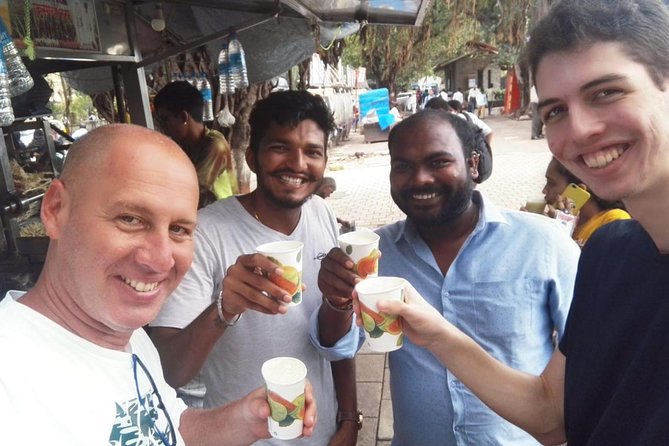 Mumbai Tour: The Most Famous Historical Spots By Car - Hanging Gardens and Gateway of India: from green pause to the iconic postcard