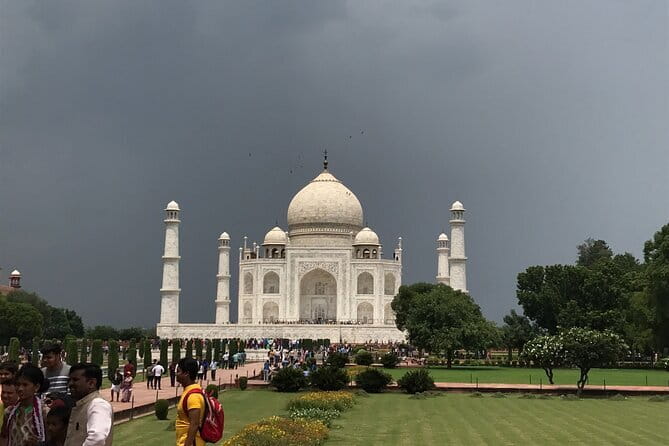 One-Day Private Taj Mahal Tour From Mumbai - The Agra run: how to make the drive less painful