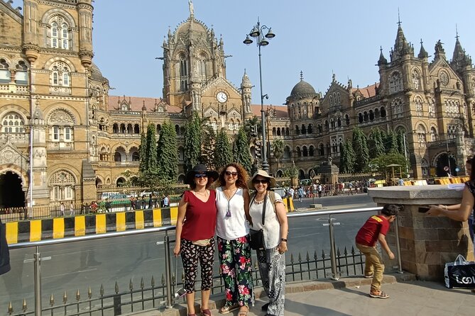 Private 8 Hours Mumbai City Sightseeing and Dharavi Slum Tour - Marine Drive and Chowpatty: quick views that set the city’s mood