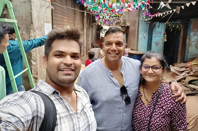 Private 8 Hours Mumbai City Sightseeing and Dharavi Slum Tour - Dhobi Ghat: watching laundry happen in public