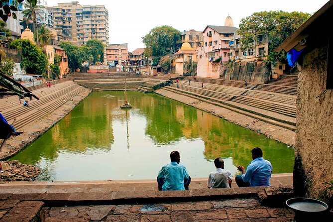 Private Dharavi Slum and Sightseeing Tour - Dhobi Ghat: The World’s Largest Outdoor Laundry in 10 Minutes