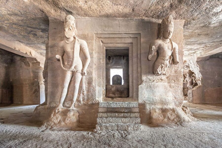 Private Elephanta Caves: Private Half-Day Tour from Mumbai - Weather and Monday closures: plan around the reality