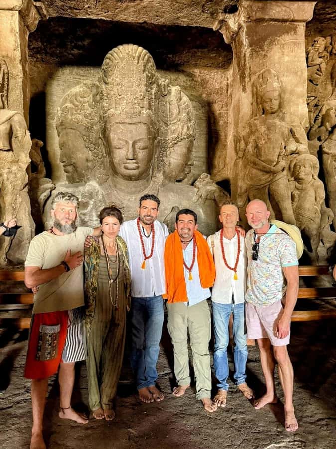 Private Full-Day Mumbai Sightseeing & Elephanta Caves Tour - Dhobi ghat and Crawford Market: street life with a local filter