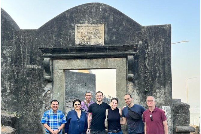 Private Guided Walking Tour in Bandra Queen of Suburbs - First stop: Bandra Fort and the sea-view payoff