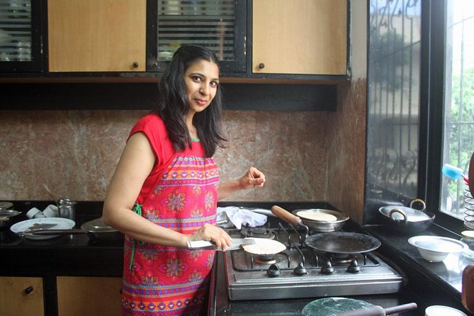 Private Market Tour and Vegetarian Cooking Class in Mumbai - Private Punjabi Cooking in Matunga: What Makes It Feel Real