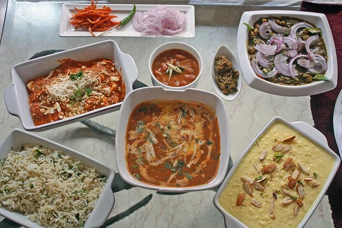 Private Market Tour and Vegetarian Cooking Class in Mumbai - Meeting Shilpa at Indu Villa and Getting Oriented Fast