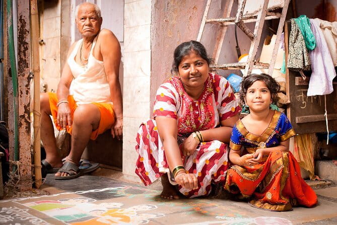 Private Mumbai Sightseeing Tour with Pickup, Car & Guide - Banganga Tank, Hanging Gardens, and Jain Temple: quieter stops that add meaning