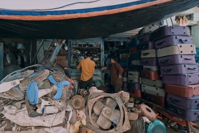 Private Walking Tour in Dharavi Slums - Stop 1: Dharavi’s homes and small industries in the same view