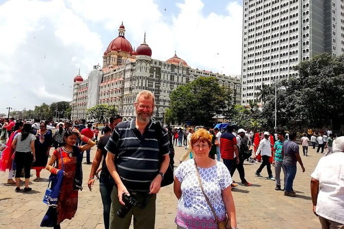 Sacred sites Mumbai tour: Hinduism, Christianity, Judaism & more - Haji Ali Mosque: faith on a sea causeway