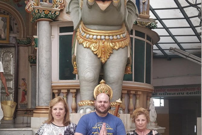 Sacred sites Mumbai tour: Hinduism, Christianity, Judaism & more - The guides are the secret sauce