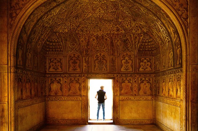 Same Day Tour from Mumbai to Taj Mahal and Agra With Flights - Pinch of Spice lunch: a reserved break that keeps the day on track