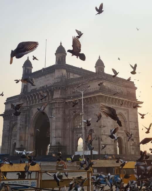 South Mumbai: Cultural Heritage Walking Tour - Gateway area to iconic hotel front: the Colaba opening act